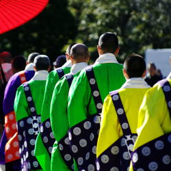 ���V����